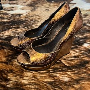 Carlos wedge heel sandals copper leather upper size 9